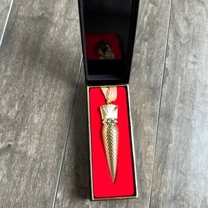 Christian Louboutin 503s+too faced peach pallet